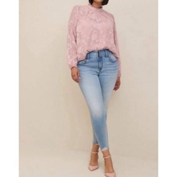 ๐ Chiffon Clip Floral Bubble Hem Blouse 3 3X 22 24 NWT Torrid New! Pink - Picture 3 of 6